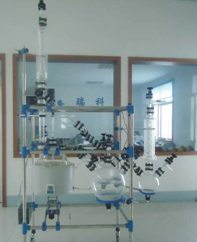 Distillation Device With High Vacuum